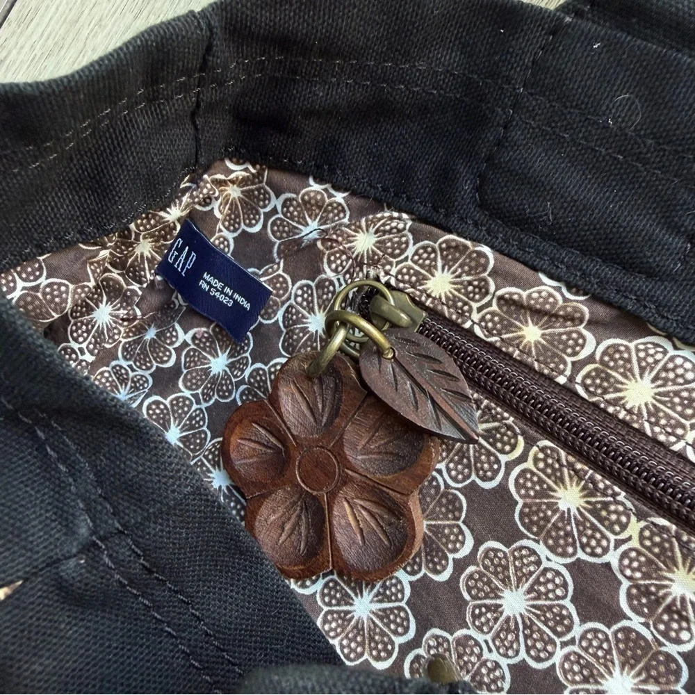 GAP Vintage Black Tote Bag With Wooden Leaf Detailing